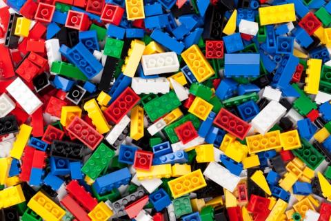 Large pile of assorted Lego pieces