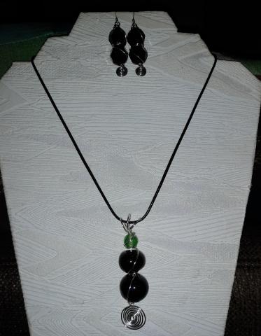 Jewelry set with a beaded necklace and pair of earrings